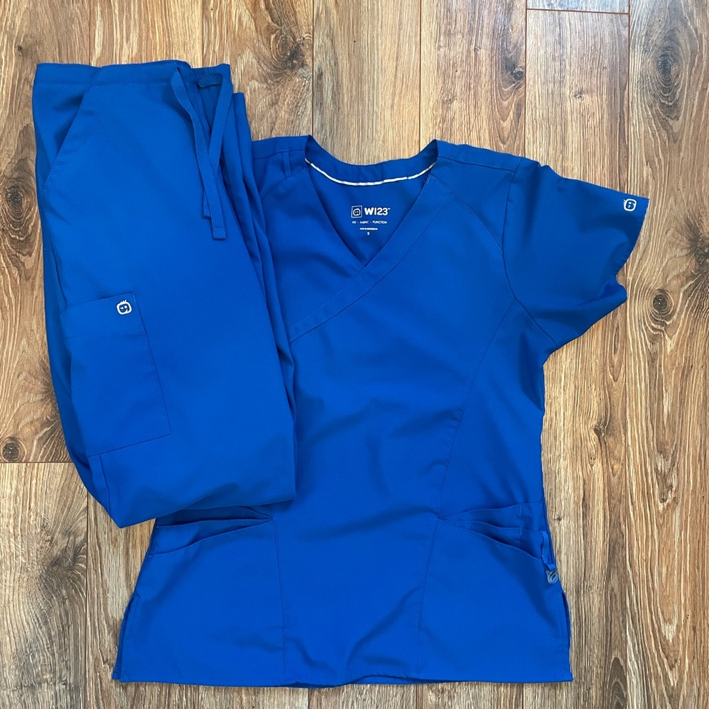 Scrub set